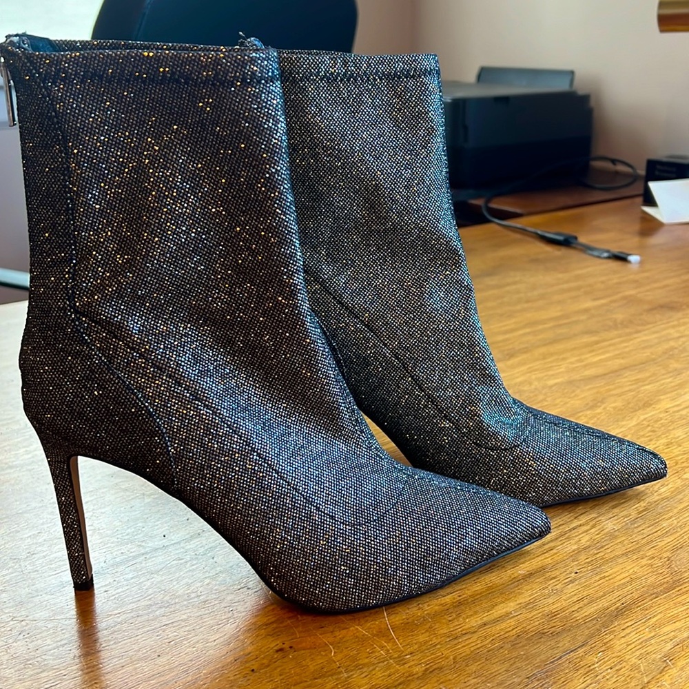 NWOT Metallic glittery charcoal gray booties Jewel By Badgley Mishka SZ 7.5